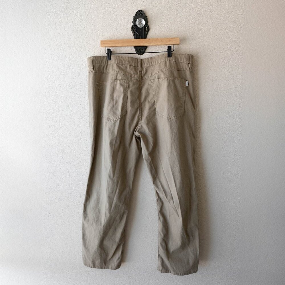 Magellan Men’s Khaki Pants 42W x 30L | Stain Release Stretch Cotton Workwear - Picture 7 of 10